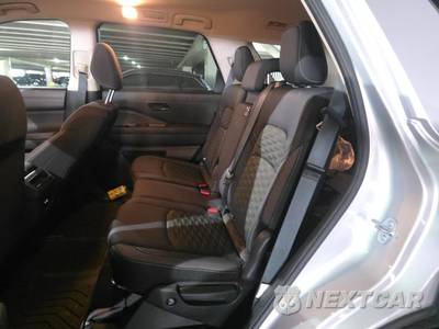 2024 Nissan Pathfinder S - zdjęcie 14 z 24 - miniatura