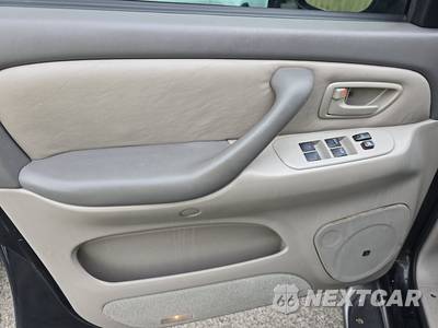 2004 Toyota Sequoia SR5 - zdjęcie 9 z 35 - miniatura