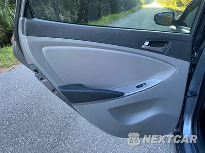 2015 Hyundai Accent GLS Sedan - zdjęcie 19 z 50 - miniatura