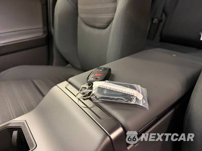 2026 Toyota RAV4 Hybrid SE - zdjęcie 16 z 20 - miniatura