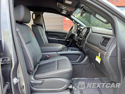 2024 Nissan TITAN PRO-4X Crew Cab Short Bed - zdjęcie 13 z 48 - miniatura