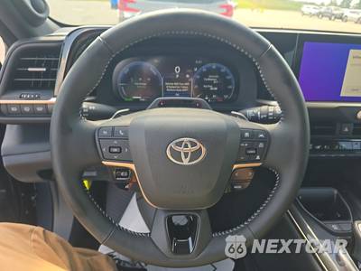 2025 Toyota Crown Signia Limited - zdjęcie 16 z 24 - miniatura