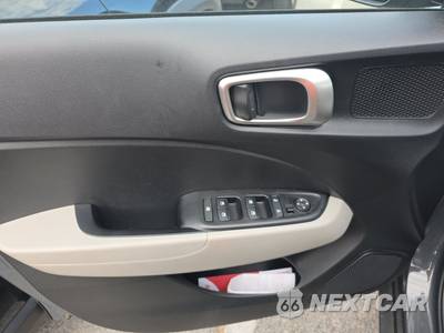 2025 Hyundai Venue SEL - zdjęcie 9 z 26 - miniatura