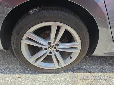 2015 Volkswagen Passat 1.8T SE w/Sunroof & Navigation - zdjęcie 10 z 33 - miniatura