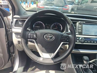 2017 Toyota Highlander XLE - zdjęcie 10 z 31 - miniatura