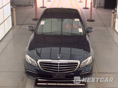 2017 Mercedes-Benz E 300 Luxury 4MATIC Sedan - zdjęcie 2 z 20 - miniatura