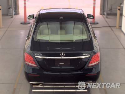 2017 Mercedes-Benz E 300 Luxury 4MATIC Sedan - zdjęcie 5 z 20 - miniatura