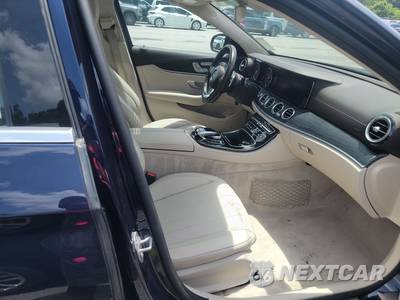 2017 Mercedes-Benz E 300 Luxury 4MATIC Sedan - zdjęcie 8 z 20 - miniatura
