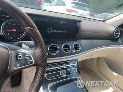 2017 Mercedes-Benz E 300 Luxury 4MATIC Sedan - zdjęcie 11 z 20 - miniatura