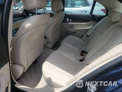 2017 Mercedes-Benz E 300 Luxury 4MATIC Sedan - zdjęcie 13 z 20 - miniatura