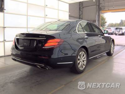 2017 Mercedes-Benz E 300 Luxury 4MATIC Sedan - zdjęcie 4 z 20 - miniatura