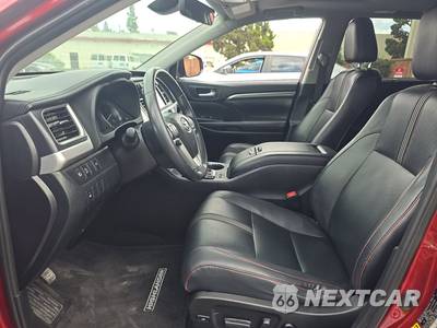 2019 Toyota Highlander SE - zdjęcie 7 z 38 - miniatura