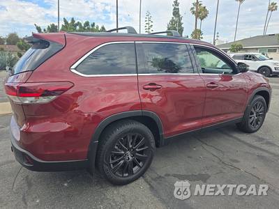 2019 Toyota Highlander SE - zdjęcie 4 z 38 - miniatura