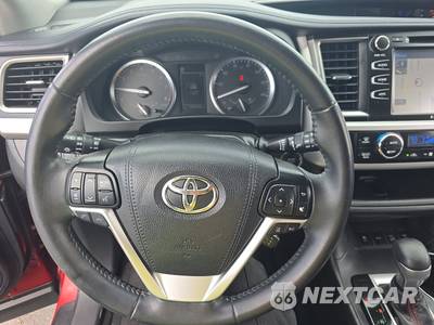 2019 Toyota Highlander SE - zdjęcie 10 z 38 - miniatura