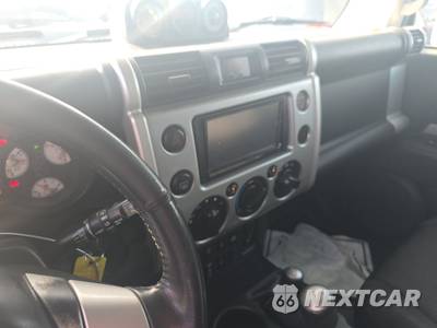 2010 Toyota FJ Cruiser w/Rear Doors - zdjęcie 11 z 25 - miniatura