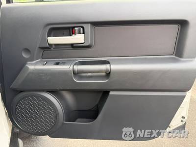 2014 Toyota FJ Cruiser w/Rear Doors - zdjęcie 21 z 51 - miniatura