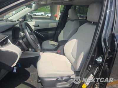 2025 Toyota Corolla Cross LE - zdjęcie 7 z 36 - miniatura