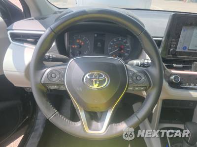 2025 Toyota Corolla Cross LE - zdjęcie 10 z 36 - miniatura