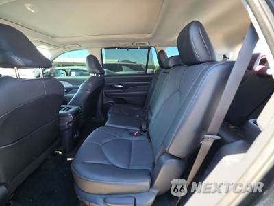 2026 Toyota Grand Highlander Limited - zdjęcie 13 z 34 - miniatura