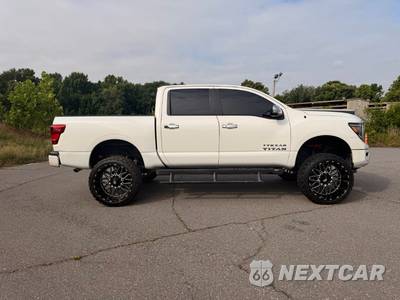 2021 Nissan TITAN SL Crew Cab Short Bed - zdjęcie 4 z 34 - miniatura