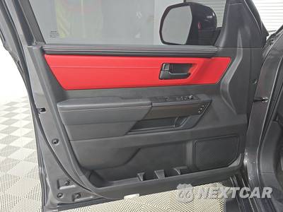 2025 Toyota Sequoia TRD Pro - zdjęcie 9 z 20 - miniatura