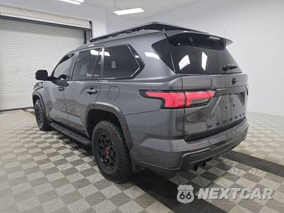 2025 Toyota Sequoia TRD Pro - zdjęcie 6 z 20 - miniatura