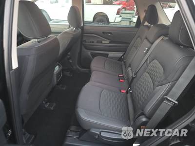 2025 Nissan Pathfinder SV - zdjęcie 13 z 25 - miniatura