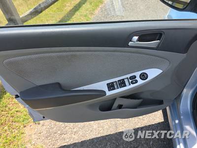 2014 Hyundai Accent GS Hatchback - zdjęcie 9 z 35 - miniatura
