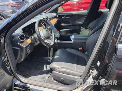 2025 Mercedes-Benz C 300 - zdjęcie 2 z 21 - miniatura