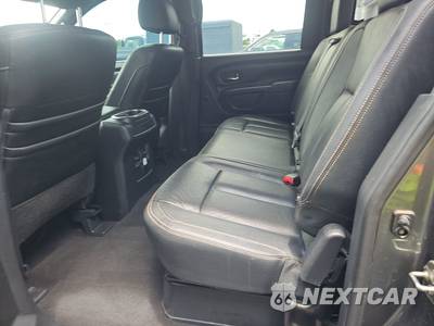 2018 Nissan TITAN SL Crew Cab Short Bed - zdjęcie 13 z 35 - miniatura