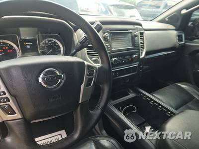 2018 Nissan TITAN SL Crew Cab Short Bed - zdjęcie 11 z 35 - miniatura