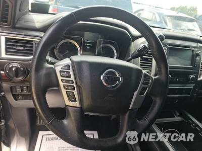 2018 Nissan TITAN SL Crew Cab Short Bed - zdjęcie 10 z 35 - miniatura
