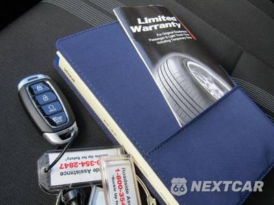 2025 Hyundai Venue SEL - zdjęcie 4 z 32 - miniatura
