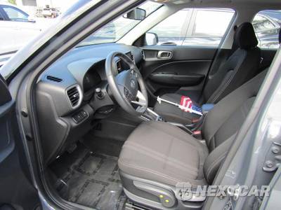 2025 Hyundai Venue SEL - zdjęcie 9 z 32 - miniatura
