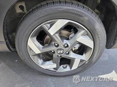 2025 Hyundai Venue SEL - zdjęcie 17 z 27 - miniatura
