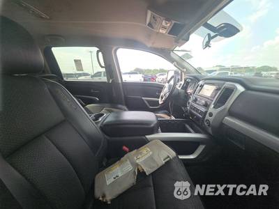 2018 Nissan TITAN PRO-4X Crew Cab Short Bed - zdjęcie 8 z 18 - miniatura
