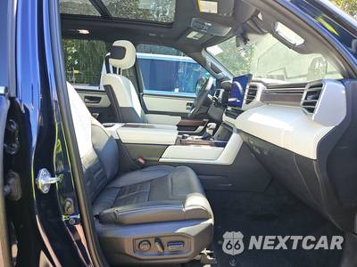 2023 Toyota Sequoia Platinum - zdjęcie 8 z 30 - miniatura