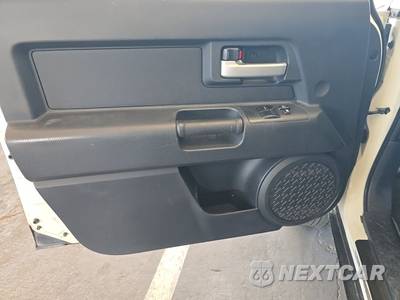 2011 Toyota FJ Cruiser w/Rear Doors - zdjęcie 9 z 62 - miniatura