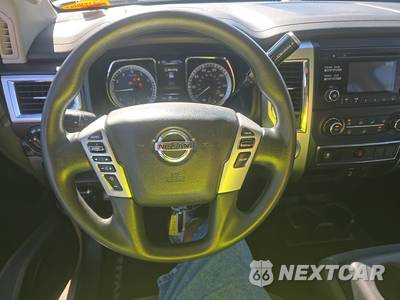 2017 Nissan TITAN SV Crew Cab Short Bed - zdjęcie 10 z 26 - miniatura