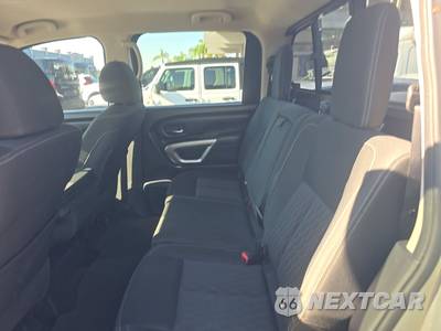 2017 Nissan TITAN SV Crew Cab Short Bed - zdjęcie 13 z 26 - miniatura