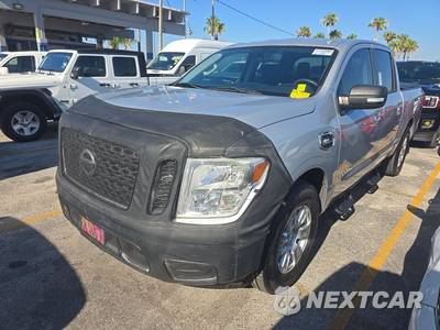 2017 Nissan TITAN SV Crew Cab Short Bed