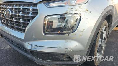 2025 Hyundai Venue SEL - zdjęcie 19 z 33 - miniatura