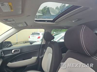 2025 Hyundai Venue SEL - zdjęcie 17 z 33 - miniatura