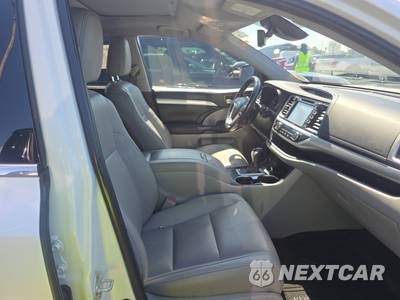 2019 Toyota Highlander XLE - zdjęcie 8 z 20 - miniatura