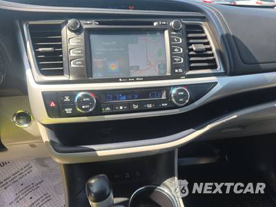 2019 Toyota Highlander XLE - zdjęcie 11 z 20 - miniatura