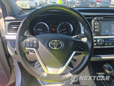 2019 Toyota Highlander XLE - zdjęcie 10 z 20 - miniatura