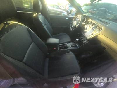 2020 Volkswagen Tiguan SE R-Line Black - zdjęcie 8 z 23 - miniatura