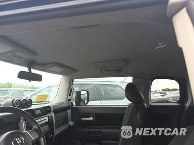 2008 Toyota FJ Cruiser w/Rear Doors - zdjęcie 17 z 27 - miniatura