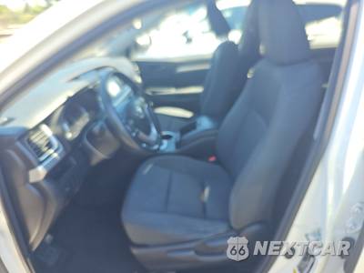 2016 Toyota Highlander LE - zdjęcie 7 z 35 - miniatura