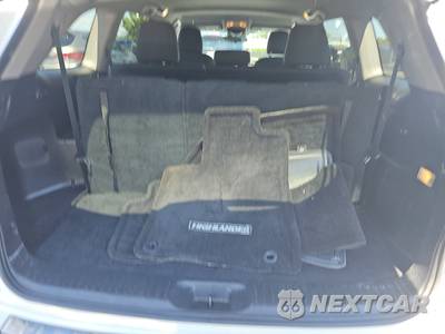 2016 Toyota Highlander LE - zdjęcie 17 z 35 - miniatura